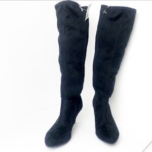 Tahari “Felipa” faux suede boots sz 8m..NWT.